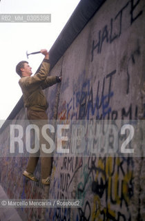West Berlin, November 1989. The Berlin Wall fall / Berlino Ovest, novembre 1989. Caduta del muro di Berlino - ©Marcello Mencarini/Rosebud2