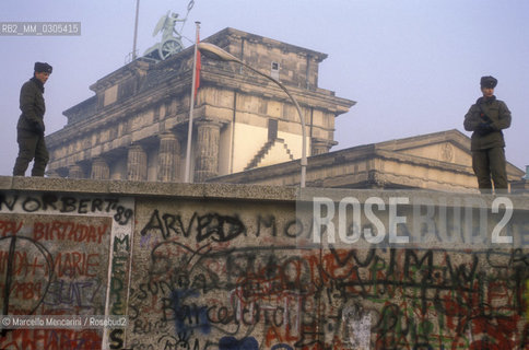 West Berlin, November 1989. The Berlin Wall after the opening of the border between East Germany and West Germany / Berlino Ovest, novembre 1989. Il Muro di Berlino dopo la dichiarazione dellapertura delle frontiere tra Germania Est e Germania Ovest - ©Marcello Mencarini/Rosebud2