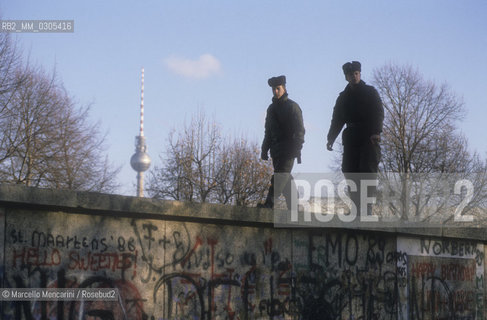 West Berlin, November 1989. The Berlin Wall after the opening of the border between East Germany and West Germany / Berlino Ovest, novembre 1989. Il Muro di Berlino dopo la dichiarazione dellapertura delle frontiere tra Germania Est e Germania Ovest - ©Marcello Mencarini/Rosebud2
