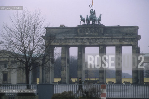 East Berlin, 1989. The Brandeburg Gate / Berlino Est, 1989. La portra di Brandeburgo - ©Marcello Mencarini/Rosebud2