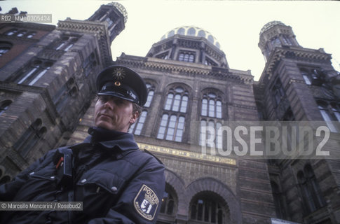 West Berlin, 1989. The Synagogue / Berlino Ovest, 1989. La sinagoga - ©Marcello Mencarini/Rosebud2