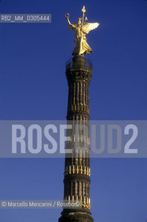 West Berlin, 1989. The Victory Column (Siegessäule) / Berlino Ovest, 1989. La colonna della Vittoria (Siegessäule) - ©Marcello Mencarini/Rosebud2