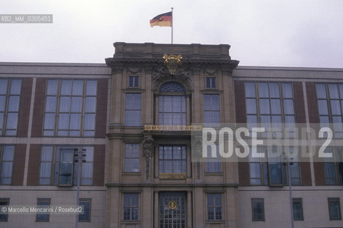East Berlin, 1989. Palace of the Republic (German: Palast der Republik), the DDR Parliament / Berlino Est, 1989. Il Palazzo della Repubblica (Palast der Republik), sede del parlamento della DDR - ©Marcello Mencarini/Rosebud2