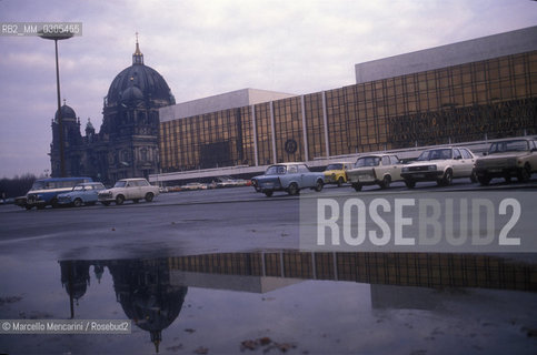 East Berlin, 1989. The Berlin Cathedral and the Palast der Republik (DDR Parliament) / Berlino Est, 1989. Il duomo di Berlino e il Palast der Republik (il Parlamento della DDR) - ©Marcello Mencarini/Rosebud2