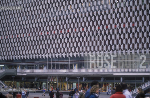 West Berlin, 1989. Center department stores / Berlino Ovest, 1989. I grandi magazzini Center - ©Marcello Mencarini/Rosebud2