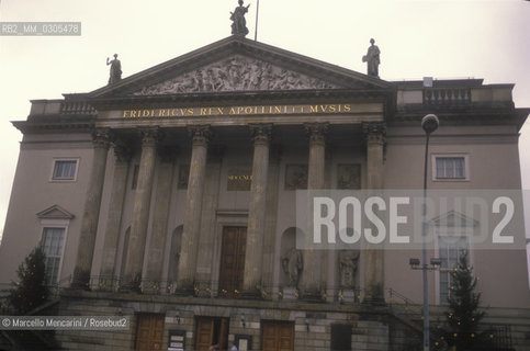 East Berlin, 1989. The Deutsche Staatsoper Unter den Linden (German State Opera Unter den Linden). It is the opera house on the Unter den Linden boulevard in the Mitte district of Berlin / Berlino Est, 1989. La Deutsche Staatsoper Unter den Linden (Teatro dellOpera di Stato Unter den Linden) è un teatro dellopera sul viale Unter den Linden nel quartiere Mitte - ©Marcello Mencarini/Rosebud2