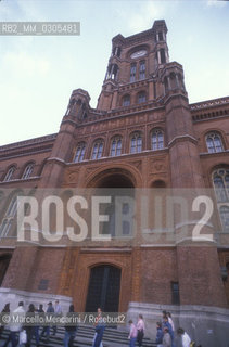 East Berlin, 1989. The Red City Hall (Berliner Rathaus) / Berlino Est, 1989. Il Municipio rosso (Berliner Rathaus) - ©Marcello Mencarini/Rosebud2