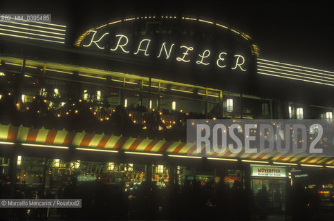West Berlin, 1989. The cafe and pastry shop Kranzleron on the Kurfuerstendamm boulevard (or Kudamm) / Berlino Ovest, 1989. La pasticceria Kranzler sul viale Kurfuerstendamm (o Kudamm) - ©Marcello Mencarini/Rosebud2