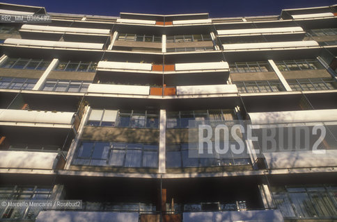 West Berlin, 1989. Building designed by Walter Gropius in the Hansa district  / Berlino Ovest, 1989. Edificio progettato da Walter Gropius nel quartiere Hansa - ©Marcello Mencarini/Rosebud2