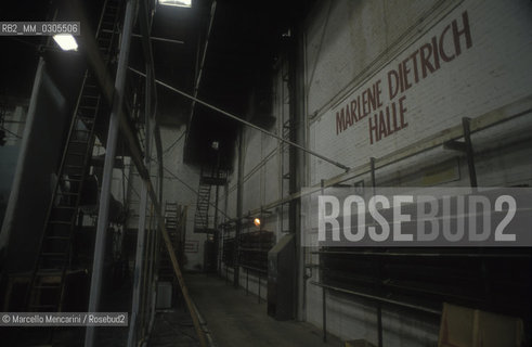 Postdam (Germany), 1989. The Marlene Dietrich Halle in Filmstudio Babelsberg, studios located in Babelsberg district that are the oldest large-scale film studio in the world / Postdam (Germania). La Marlene Dietrich Halle a Filmstudio Babel, che sono stati i primi studi cinematografici al mondo. Si trovano ne quartiere Babelsberg - ©Marcello Mencarini/Rosebud2