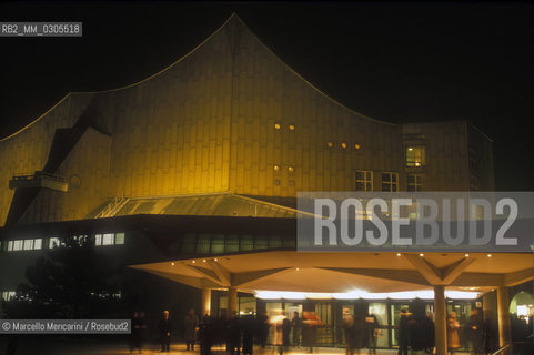 West Berlin, 1989. The Berlin Philharmonie (Berlin Philharmonic Hall) / Berlino Ovest, 1989. La Filarmonica di berlino (Berlin Philharmonie) - ©Marcello Mencarini/Rosebud2