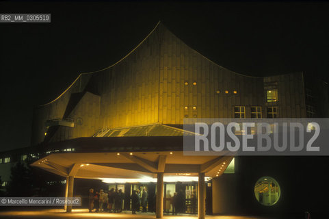 West Berlin, 1989. The Berlin Philharmonie (Berlin Philharmonic Hall) / Berlino Ovest, 1989. La Filarmonica di berlino (Berlin Philharmonie) - ©Marcello Mencarini/Rosebud2