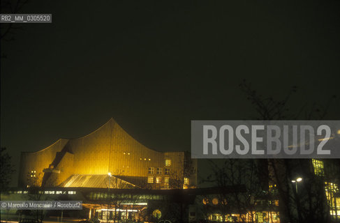 West Berlin, 1989. The Berlin Philharmonie (Berlin Philharmonic Hall) / Berlino Ovest, 1989. La Filarmonica di berlino (Berlin Philharmonie) - ©Marcello Mencarini/Rosebud2