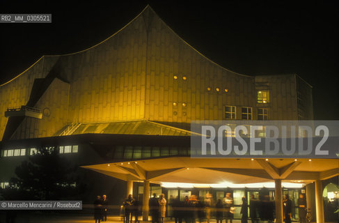 West Berlin, 1989. The Berlin Philharmonie (Berlin Philharmonic Hall) / Berlino Ovest, 1989. La Filarmonica di berlino (Berlin Philharmonie) - ©Marcello Mencarini/Rosebud2