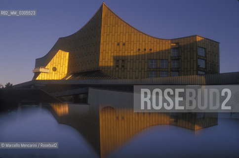 West Berlin, 1989. The Berlin Philharmonie (Berlin Philharmonic Hall) / Berlino Ovest, 1989. La Filarmonica di berlino (Berlin Philharmonie) - ©Marcello Mencarini/Rosebud2