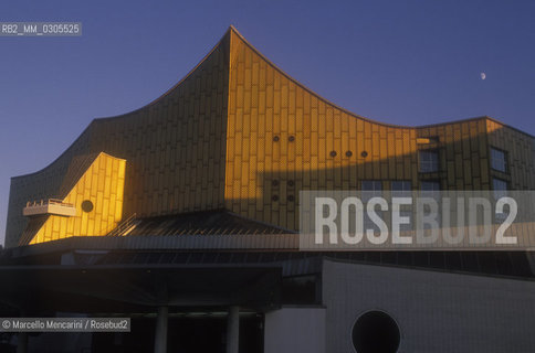 West Berlin, 1989. The Berlin Philharmonie (Berlin Philharmonic Hall) / Berlino Ovest, 1989. La Filarmonica di berlino (Berlin Philharmonie) - ©Marcello Mencarini/Rosebud2