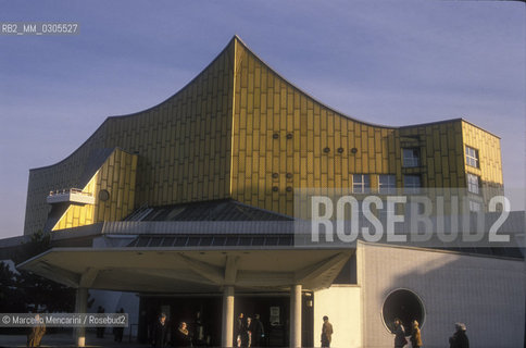 West Berlin, 1989. The Berlin Philharmonie (Berlin Philharmonic Hall) / Berlino Ovest, 1989. La Filarmonica di berlino (Berlin Philharmonie) - ©Marcello Mencarini/Rosebud2
