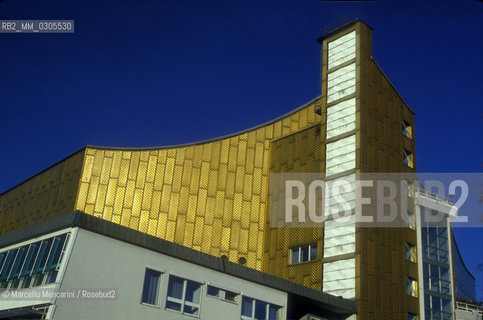 West Berlin, 1989. The Berlin Philharmonie (Berlin Philharmonic Hall) / Berlino Ovest, 1989. La Filarmonica di berlino (Berlin Philharmonie) - ©Marcello Mencarini/Rosebud2