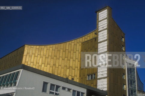 West Berlin, 1989. The Berlin Philharmonie (Berlin Philharmonic Hall) / Berlino Ovest, 1989. La Filarmonica di berlino (Berlin Philharmonie) - ©Marcello Mencarini/Rosebud2