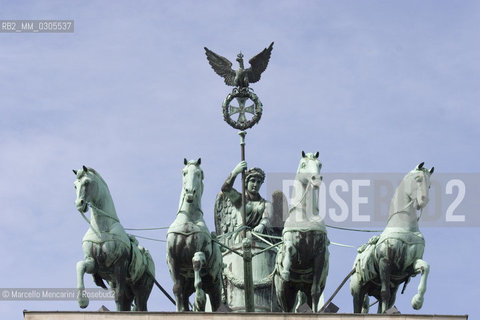 Berlin, 2005. Quadriga on top of the Brandenburg Gate / berlino, 2005. Quadriga sulla sommità della Porta di Brandeburgo - ©Marcello Mencarini/Rosebud2