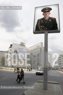 Berlin, 2005. Poster with a picture of a Soviet soldier at the Checkpoint Charlie, that was a crossing point between East and West Berlin during the Cold War, now  a tourist attraction. This side of the poster is viewed from the former US sector. The reverse side, viewed from the former Soviet sector, shows an US soldier / Berlino, 2005. Manifesto con limmagine di un soldato sovietico presso il Checkpoint Charlie, che durante la guerra fredda era uno dei più famosi posti di blocco sulla frontiera tra Berlino Est e Berlino Ovest. Questo lato del manifesto si vede dallex settore americano, mentre sul lato opposto, visto dal settore sovietico, si vede limmagine di un soldato americano - ©Marcello Mencarini/Rosebud2