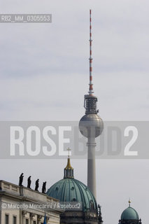 Berlin, 2005. The TV Tower (Fernsehturm) close to Alexanderplatz / Berlino, 2005. La Torre della televisione (Fernsehturm) presso Alexanderplatz - ©Marcello Mencarini/Rosebud2