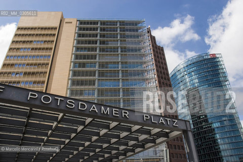 Berlin, 2005. Buildings on Potsdamer Platz / Berlino, 2005. Edifici in Postdamer Platz - ©Marcello Mencarini/Rosebud2