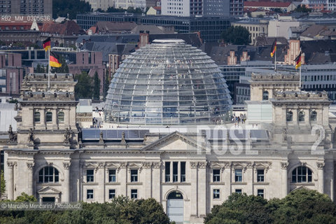 Berlin, 2005. The Reichstag building, seat of the German Parliament / Berlino, 2005. Il palazzo del Reichstag, sede del parlamento tedesco - ©Marcello Mencarini/Rosebud2