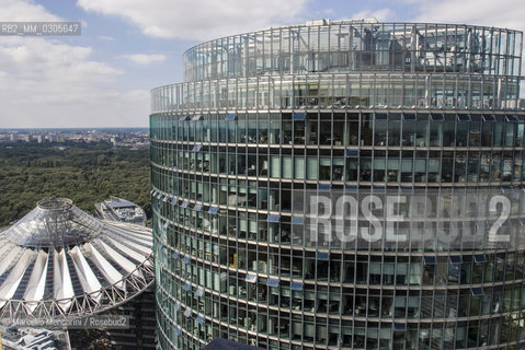 Berlin, 2005. The Sony Center roof and the Bahn Tower viewed from the Daimler building in Potsdam Square Berlino 2005. Il tetto del Sony Center e la Bahn Tower visti dal palazzo Daimler in Postdamer Platz - ©Marcello Mencarini/Rosebud2
