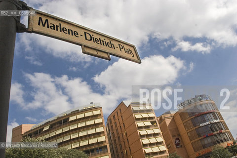 Berlin, 2005. Marlene Dietrich Platz near Posttdamer Platz / Berlino, 2005. Marlene Dietrich Platz vicino a Postdamer platz - ©Marcello Mencarini/Rosebud2