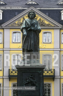 BONN, Monument to Ludwig van Beethoven in Munster Platz / BONN, monumento a Ludwig van Beethoven in Munster Platz - ©Marcello Mencarini/Rosebud2