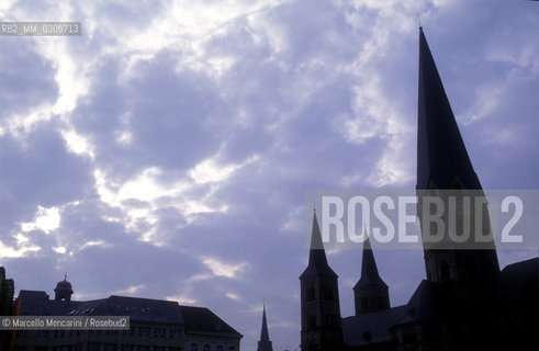 BONN Cathedral or Bonn Minster (German: Das Bonner Münster) / Duomo di BONN o Basilica di San Cassio e Fiorenzo (in tedesco: Münsterbasilika) - ©Marcello Mencarini/Rosebud2