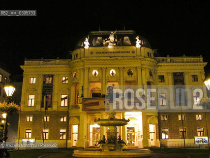 Bratislava, 2010. The Slovak National Theater by night / Bratislava, 2010. Il Teatro nazionale slovacco di notte - ©Marcello Mencarini/Rosebud2