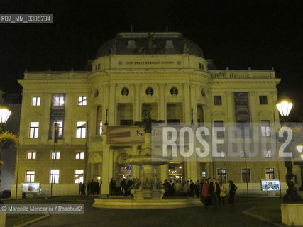 Bratislava, 2010. The Slovak National Theater by night / Bratislava, 2010. Il Teatro nazionale slovacco di notte - ©Marcello Mencarini/Rosebud2