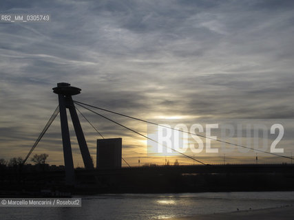 Bratislava, 2010. Danube river and UFO Restaurant located on the New Bridge in the height of 80 meters / Bratislava, 2010. Il fiume Danubio e il ristorante UFO sul Ponte Nuovo a 80 metri di altezza - ©Marcello Mencarini/Rosebud2