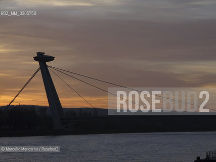 Bratislava, 2010. Danube river and UFO Restaurant located on the New Bridge in the height of 80 meters / Bratislava, 2010. Il fiume Danubio e il ristorante UFO sul Ponte Nuovo a 80 metri di altezza - ©Marcello Mencarini/Rosebud2