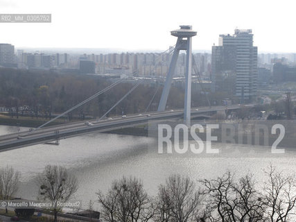 Bratislava, 2010. Danube river and UFO Restaurant located on the New Bridge in the height of 80 meters / Bratislava, 2010. Il fiume Danubio e il ristorante UFO sul Ponte Nuovo a 80 metri di altezza - ©Marcello Mencarini/Rosebud2