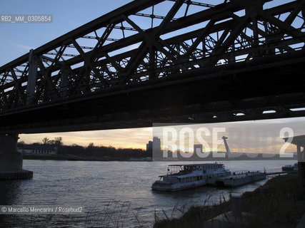 Bratislava, 2010. Danube bridges: Old Bridge (Stary most) / Bratislava, 2010. Ponti sul Danubio: Ponte vecchio (Stary most) - ©Marcello Mencarini/Rosebud2