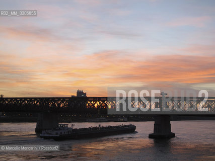 Bratislava, 2010. Danube bridges: Old Bridge (Stary most) / Bratislava, 2010. Ponti sul Danubio: Ponte vecchio (Stary most) - ©Marcello Mencarini/Rosebud2