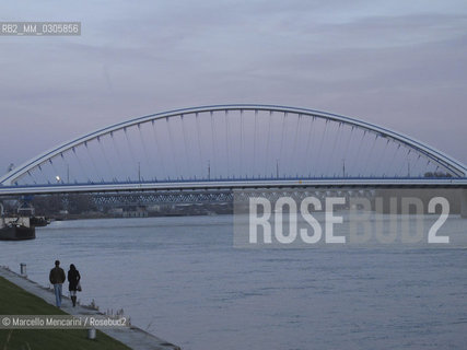 Bratislava, 2010. Danube bridges: Apollo Bridge (Most Apollo) / Bratislava, 2010. Ponti sul Danubio: Ponte Apollo (Most Apollo)  - ©Marcello Mencarini/Rosebud2
