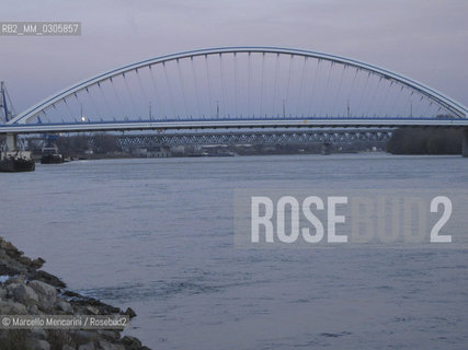 Bratislava, 2010. Danube bridges: Apollo Bridge (Most Apollo) / Bratislava, 2010. Ponti sul Danubio: Ponte Apollo (Most Apollo)  - ©Marcello Mencarini/Rosebud2