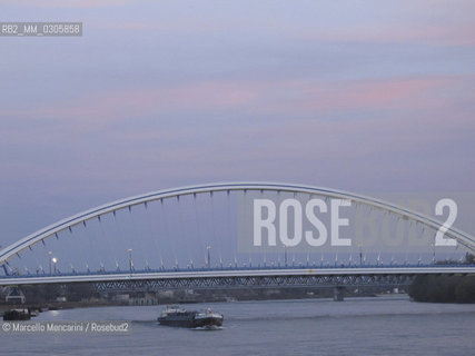 Bratislava, 2010. Danube bridges: Apollo Bridge (Most Apollo) / Bratislava, 2010. Ponti sul Danubio: Ponte Apollo (Most Apollo)  - ©Marcello Mencarini/Rosebud2