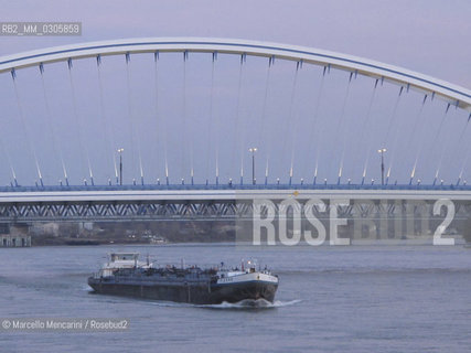 Bratislava, 2010. Danube bridges: Apollo Bridge (Most Apollo) / Bratislava, 2010. Ponti sul Danubio: Ponte Apollo (Most Apollo)  - ©Marcello Mencarini/Rosebud2