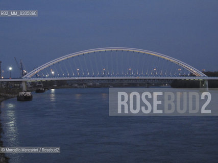 Bratislava, 2010. Danube bridges: Apollo Bridge (Most Apollo) / Bratislava, 2010. Ponti sul Danubio: Ponte Apollo (Most Apollo)  - ©Marcello Mencarini/Rosebud2