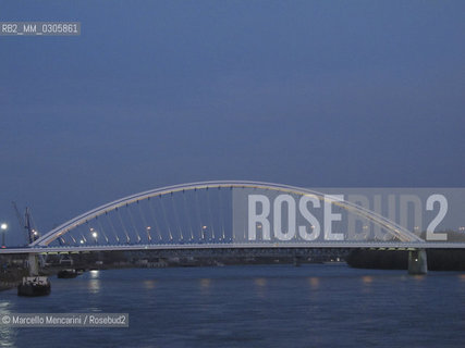 Bratislava, 2010. Danube bridges: Apollo Bridge (Most Apollo) / Bratislava, 2010. Ponti sul Danubio: Ponte Apollo (Most Apollo)  - ©Marcello Mencarini/Rosebud2