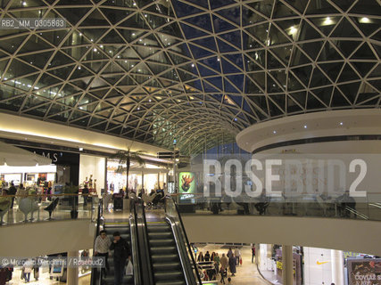 Bratislava, 2010. Eurovea Galleria shopping mall / Bratislava, 2010. Centro commerciale Eurovea Galleria - ©Marcello Mencarini/Rosebud2