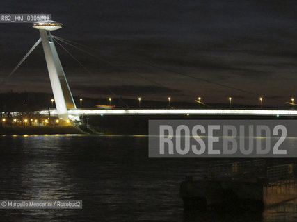 Bratislava, 2010. Danube river and UFO Restaurant. It is located on the New Bridge in the height of 80 meters / Bratislava, 2010. Il fiume Danubio e il ristorante UFO sul Ponte Nuovo a 80 metri di altezza - ©Marcello Mencarini/Rosebud2