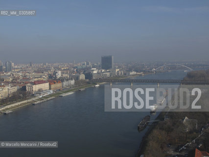 Bratislava, 2010. Danube bridges: Old Bridge (Stary most) in the foreground and Apollo Bridge (Most Apollo) in the background / Bratislava, 2010. Ponti sul Danubio: Ponte vecchio (Stary most) in primo piano e Ponte Apollo (Most Apollo) sullo sfondo - ©Marcello Mencarini/Rosebud2