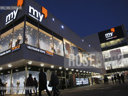Shopping center in Bratislava, 2010 / Centro commerciale a Bratislava, 2010 - ©Marcello Mencarini/Rosebud2