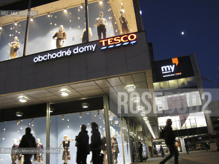 Shopping center in Bratislava, 2010 / Centro commerciale a Bratislava, 2010 - ©Marcello Mencarini/Rosebud2